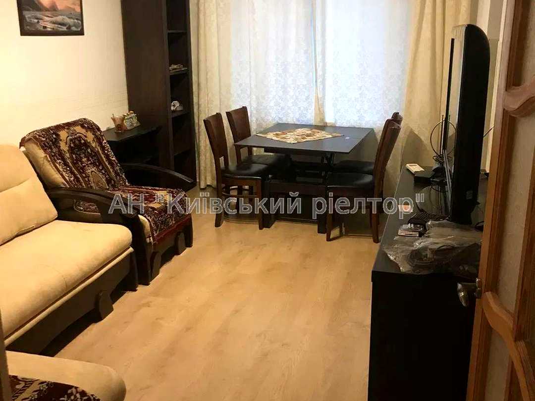Дніпровський, Київ