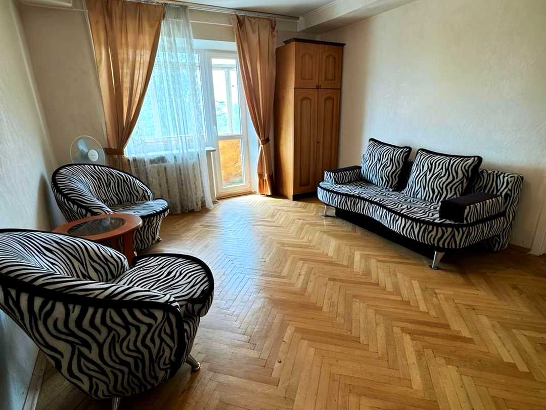 Дніпровський, Київ