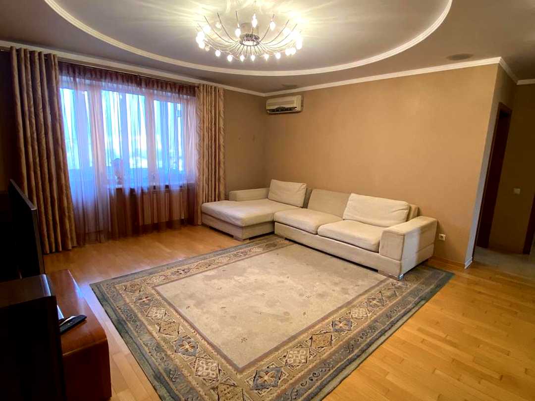 Дніпровський, Київ
