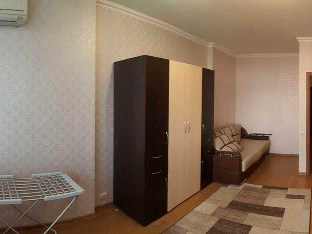 Дніпровський, Київ
