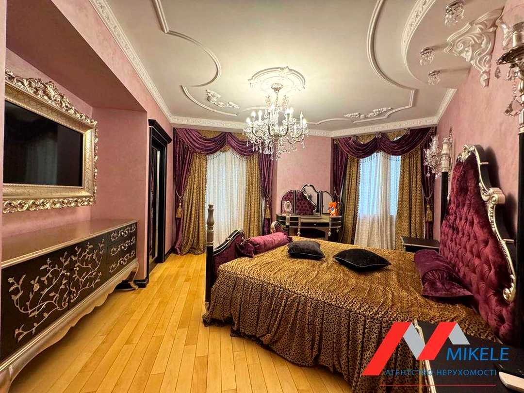 Дніпровський, Київ