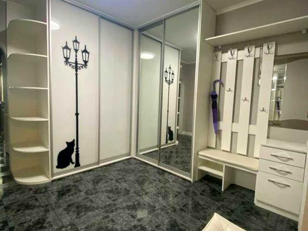 Дніпровський, Київ