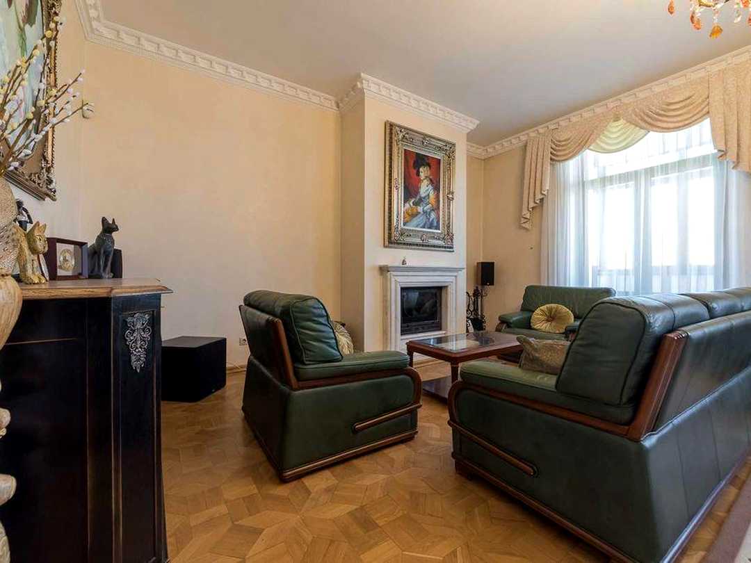 Дніпровський, Київ