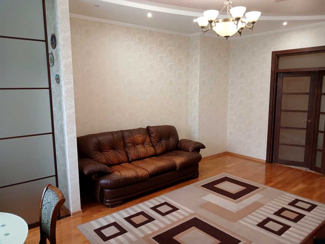Дніпровський, Київ