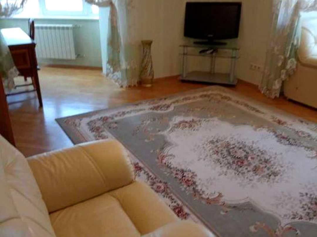 Дніпровський, Київ