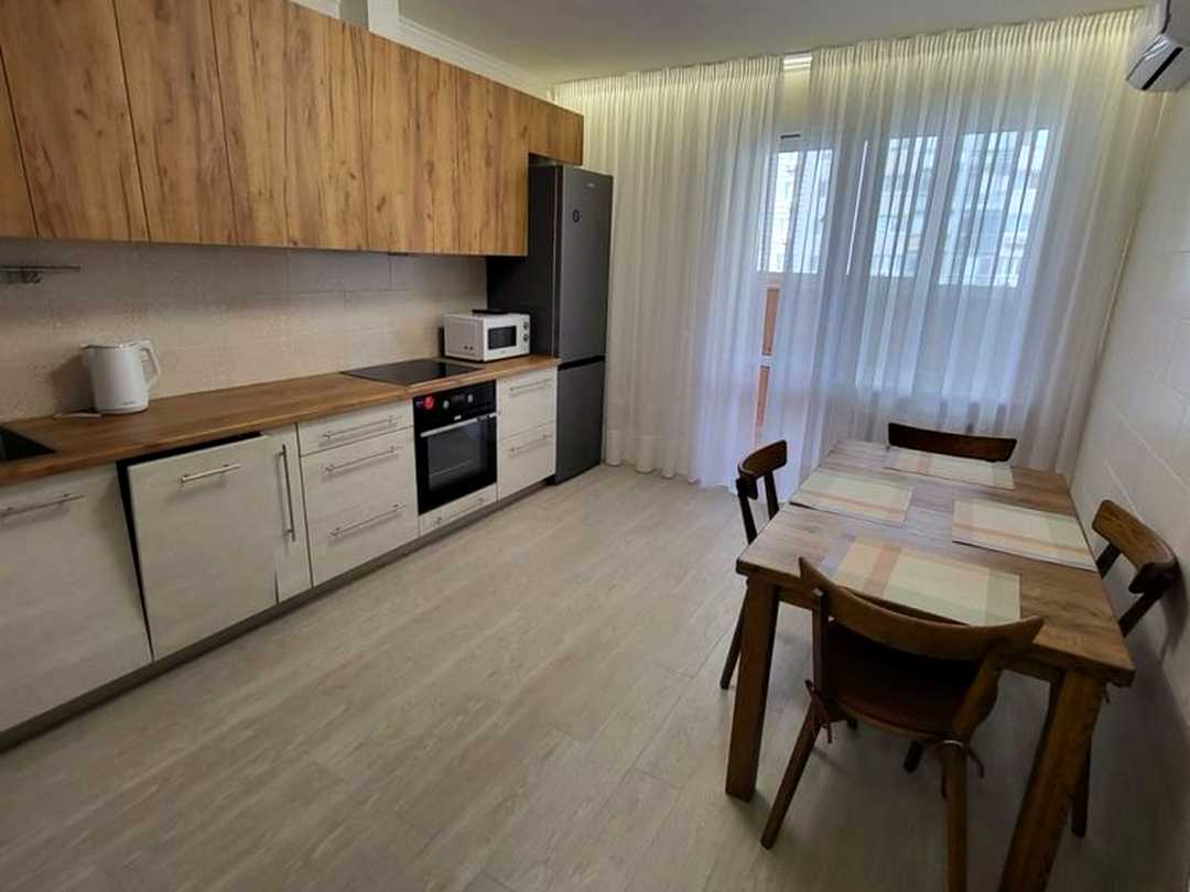 Дніпровський, Київ