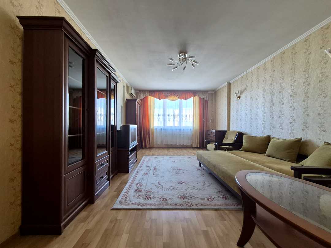Дніпровський, Київ