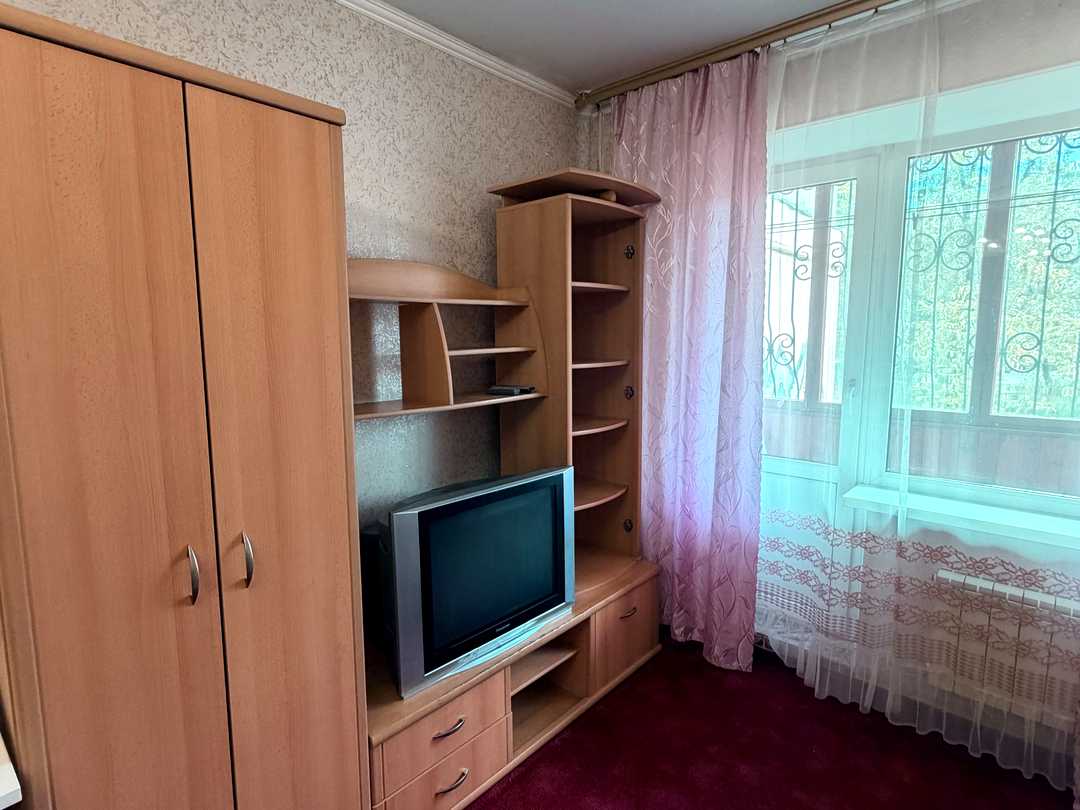 Дніпровський, Київ