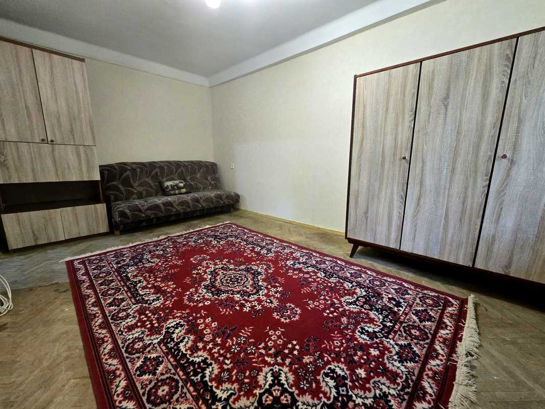Дніпровський, Київ