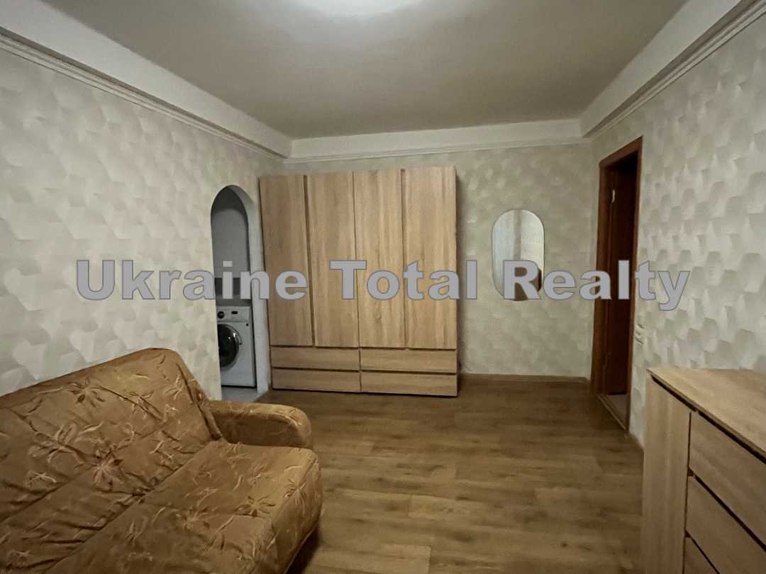 Дніпровський, Київ