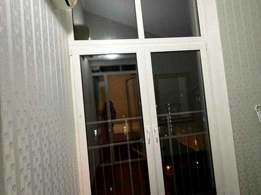 Дніпровський, Київ