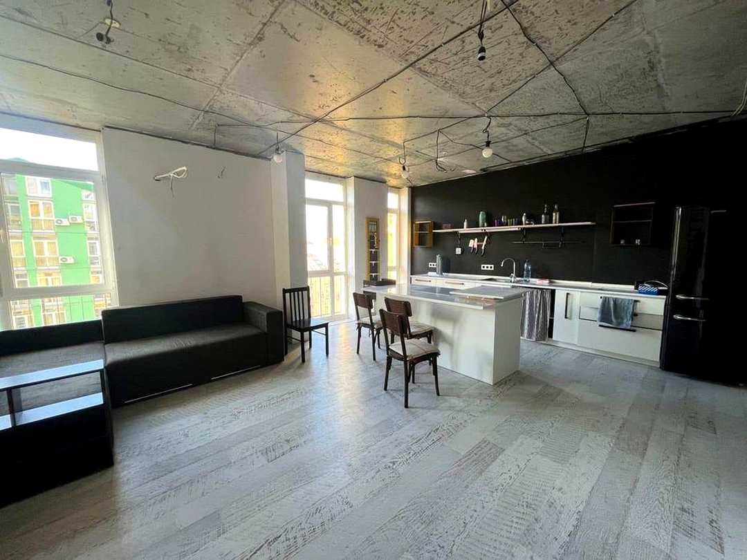 Дніпровський, Київ
