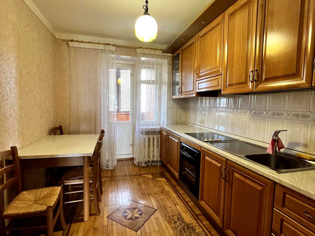Дніпровський, Київ