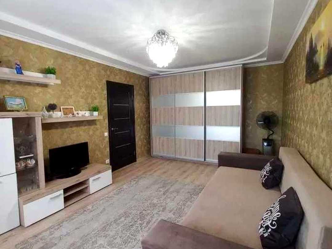 Дніпровський, Київ