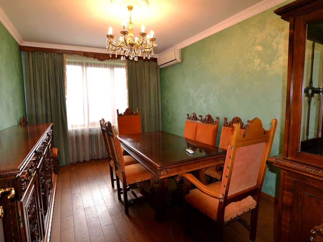 Дніпровський, Київ