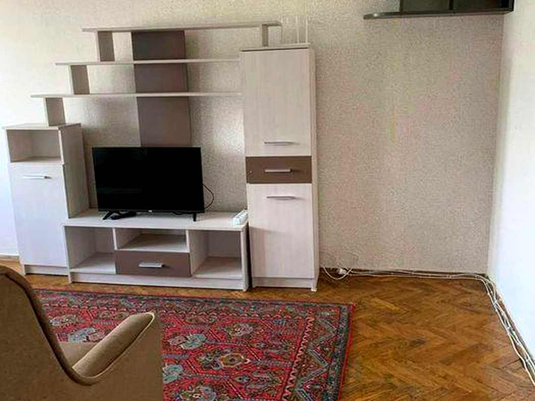 Дніпровський, Київ