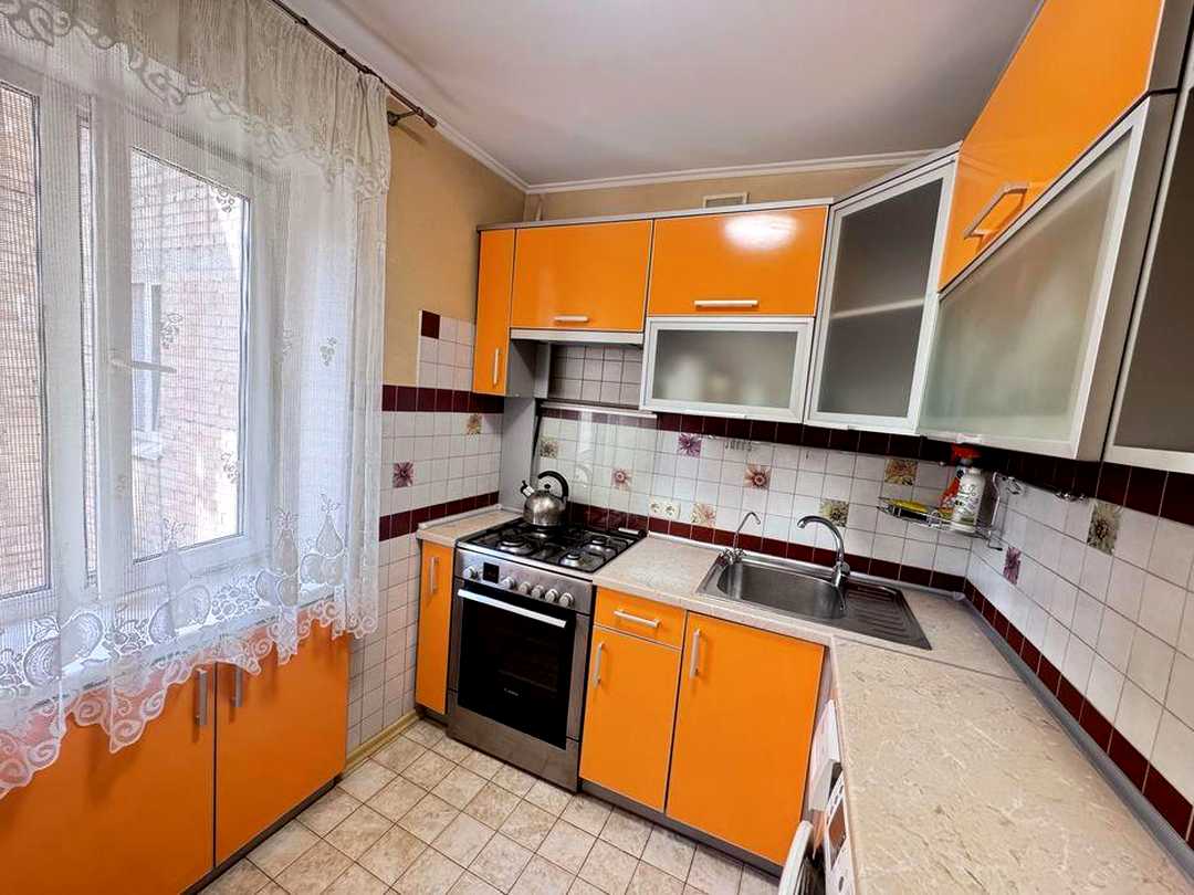 Дніпровський, Київ