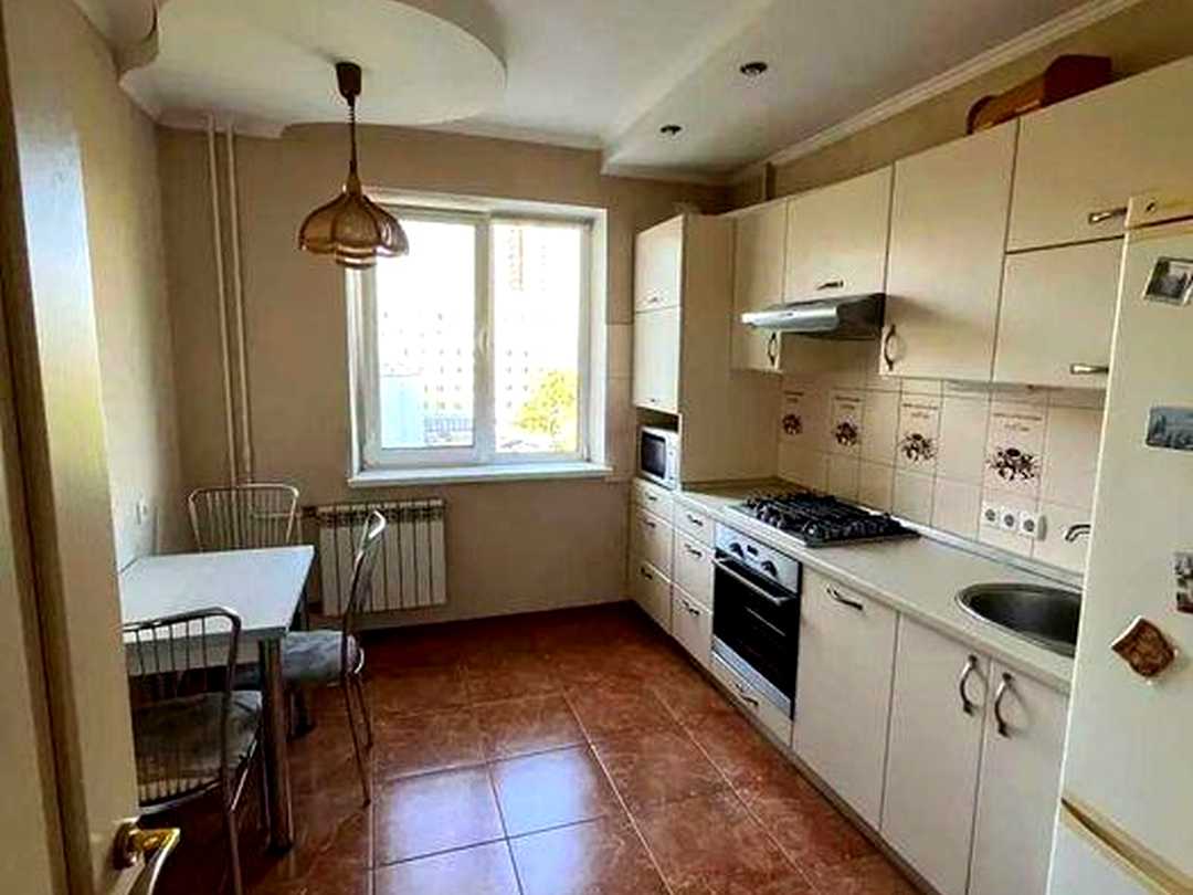 Дніпровський, Київ