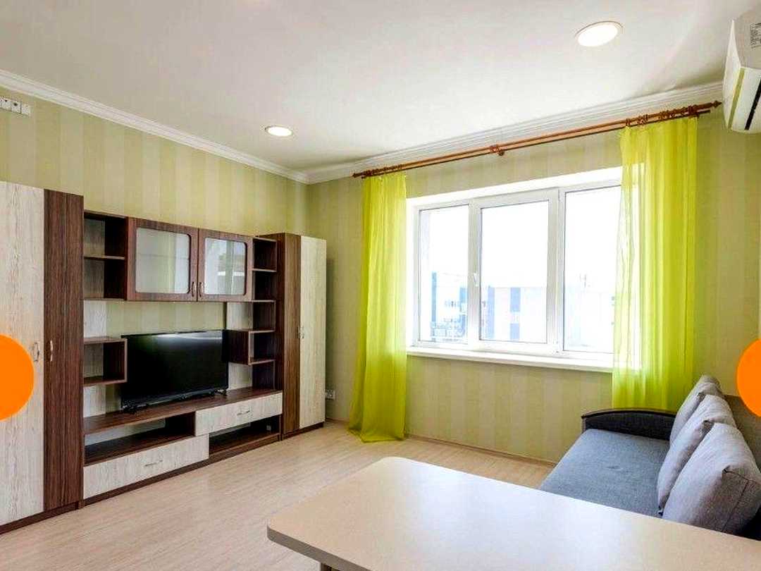 Дніпровський, Київ