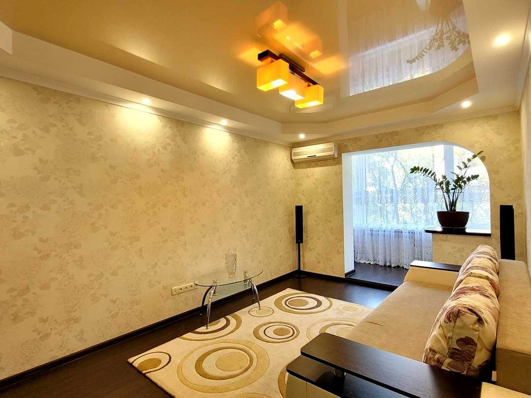 Дніпровський, Київ