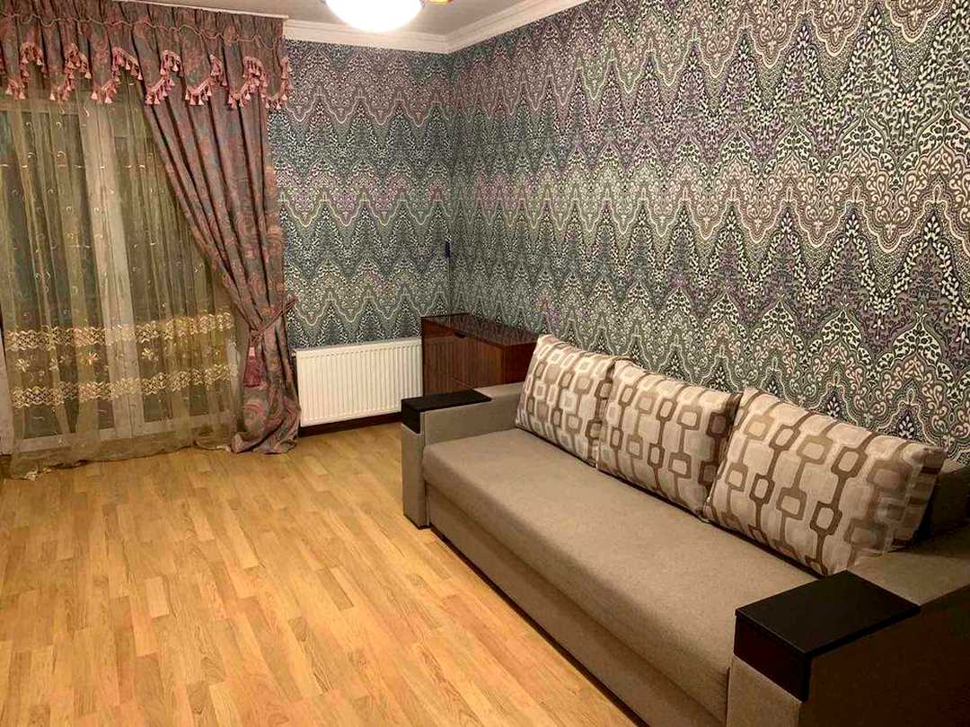 Дніпровський, Київ