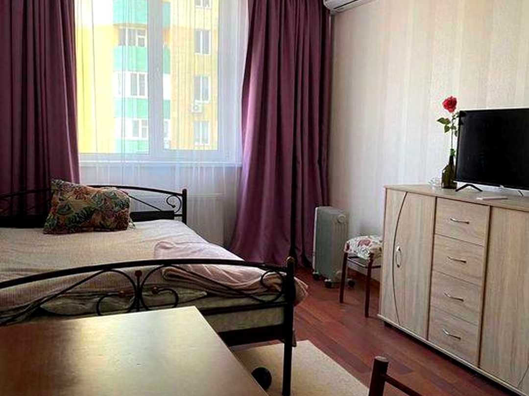 Дніпровський, Київ