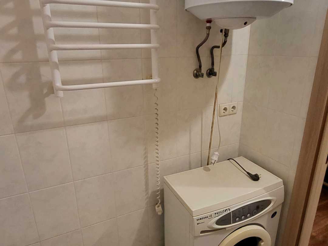 Дніпровський, Київ