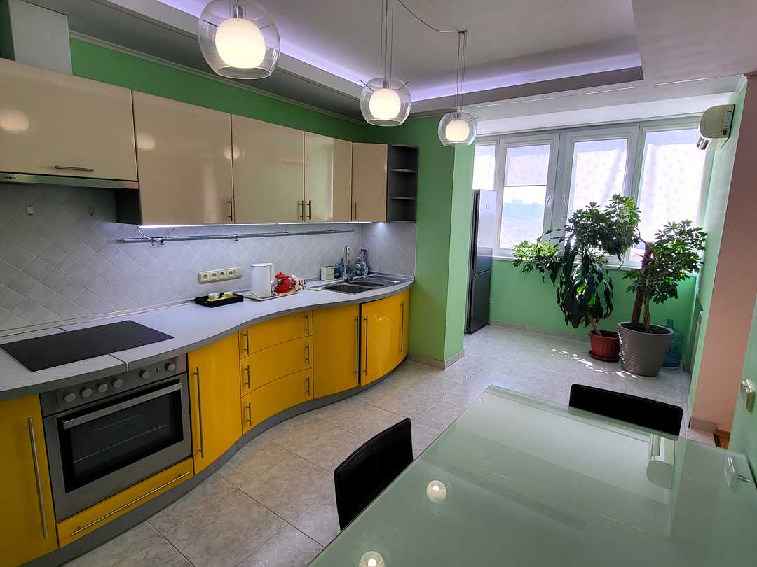 Дніпровський, Київ