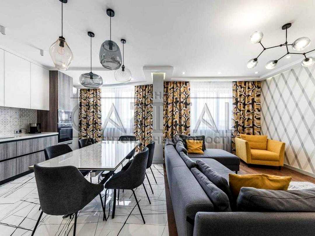 Дніпровський, Київ