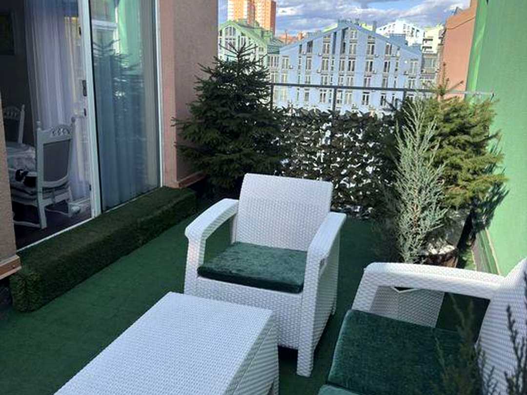 Дніпровський, Київ