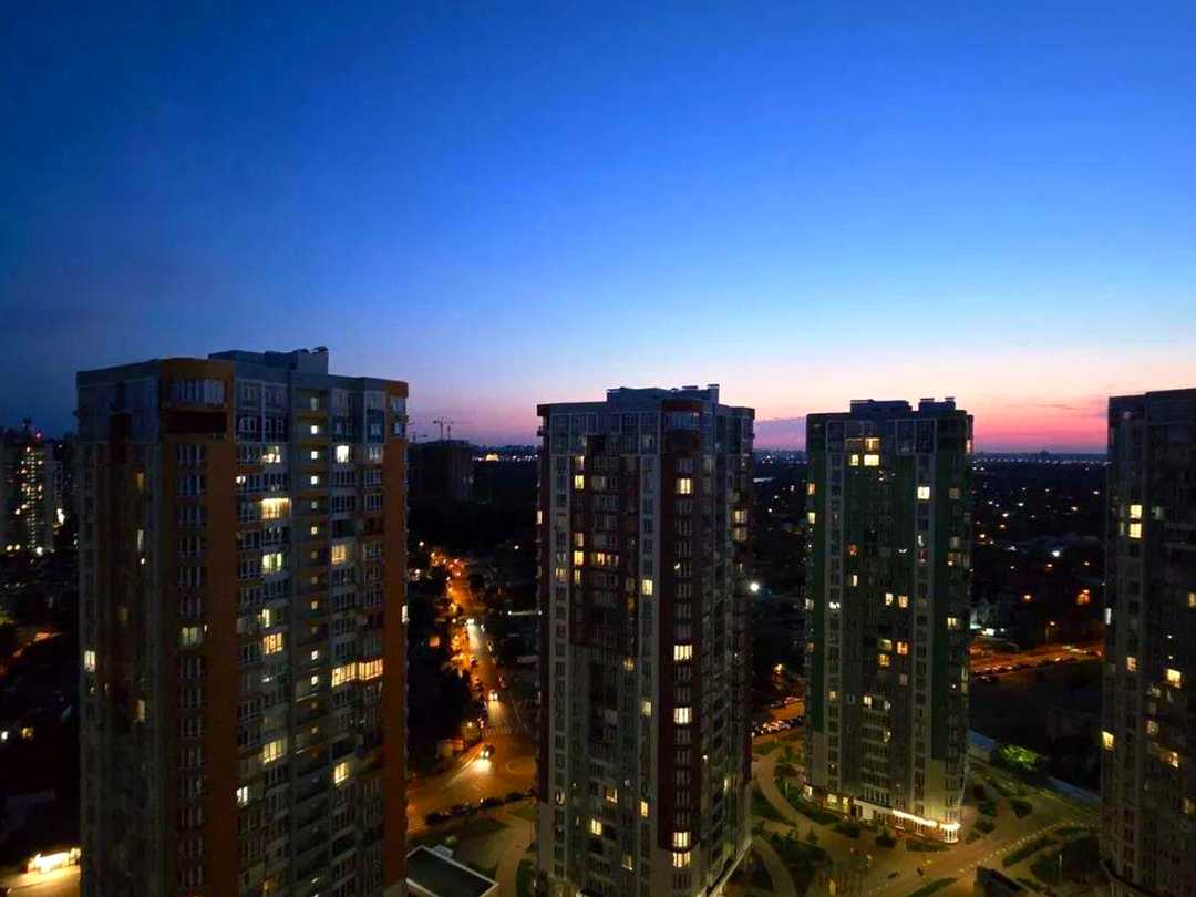 Дніпровський, Київ