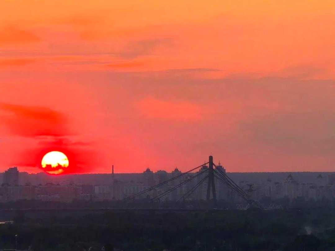 Дніпровський, Київ